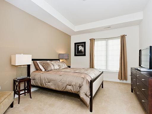 1800 Amberley Court #301, Lake Forest, IL 60045