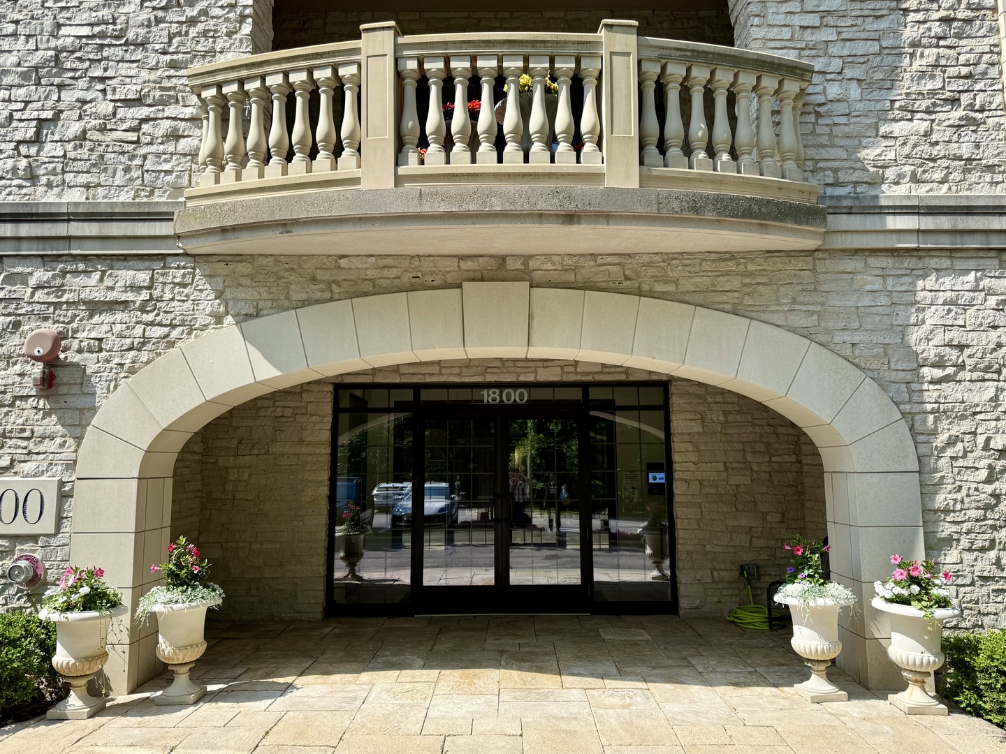 1800 Amberley Court #301, Lake Forest, IL 60045