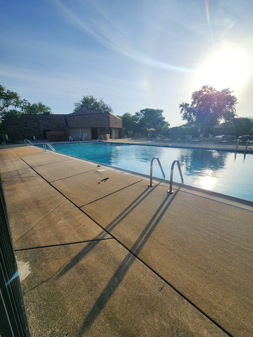 2149 Country Club Drive #16, Woodridge, IL 60517