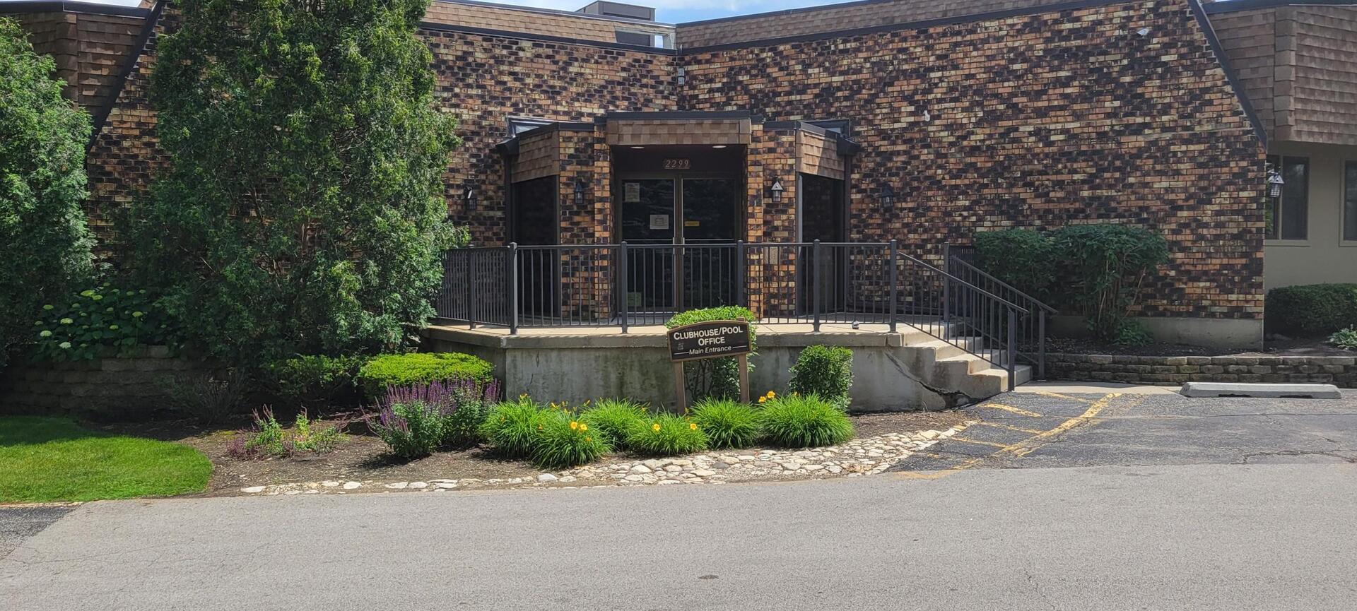 2149 Country Club Drive #16, Woodridge, IL 60517