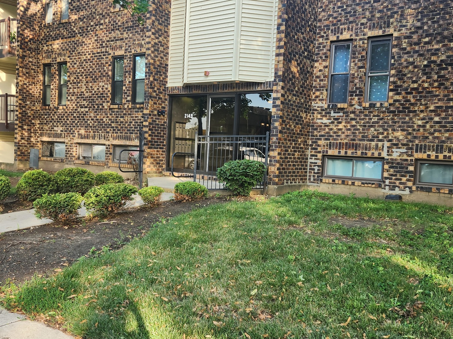 2149 Country Club Drive #16, Woodridge, IL 60517
