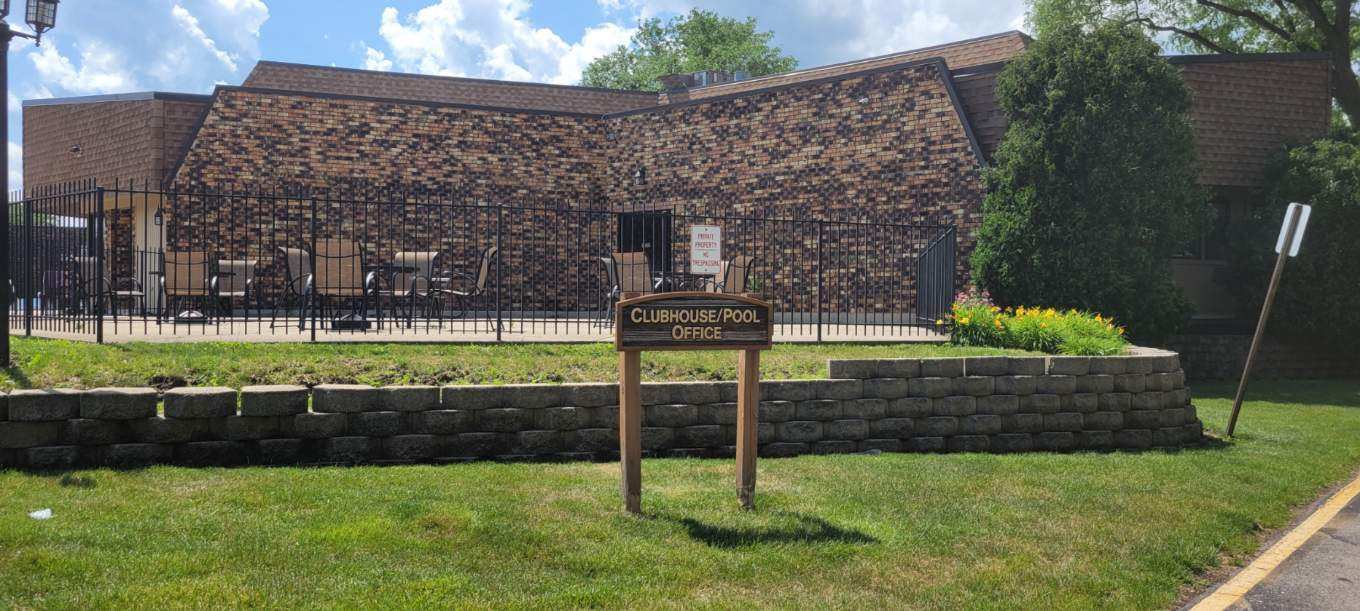 2149 Country Club Drive #16, Woodridge, IL 60517