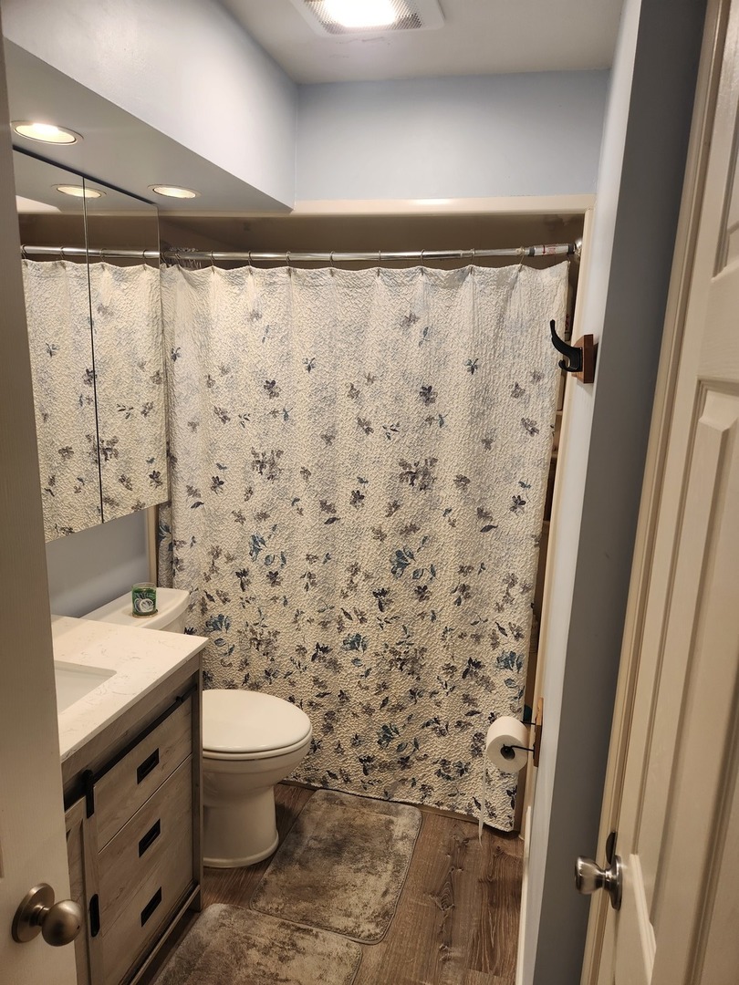 2149 Country Club Drive #16, Woodridge, IL 60517