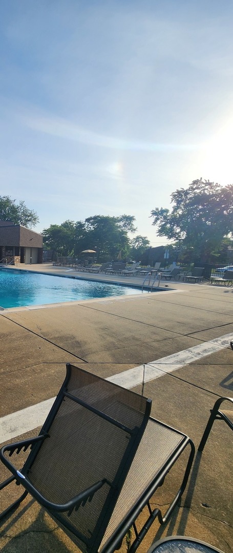2149 Country Club Drive #16, Woodridge, IL 60517