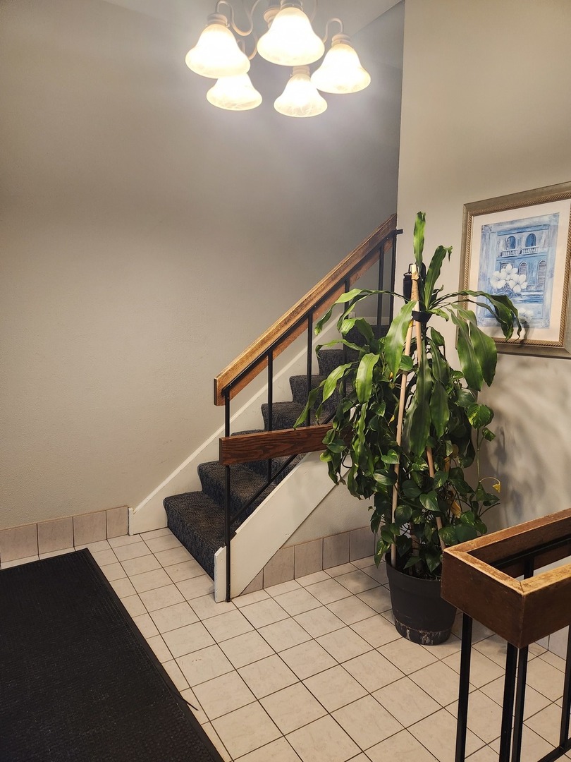 2149 Country Club Drive #16, Woodridge, IL 60517