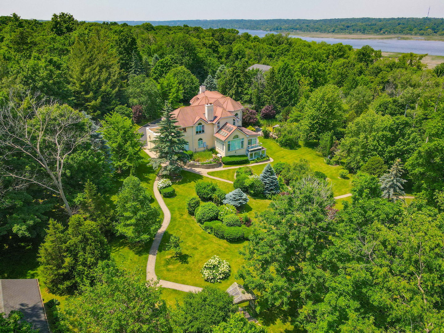 W3318 Lake Forest Lane, Lake Geneva, WI 53147