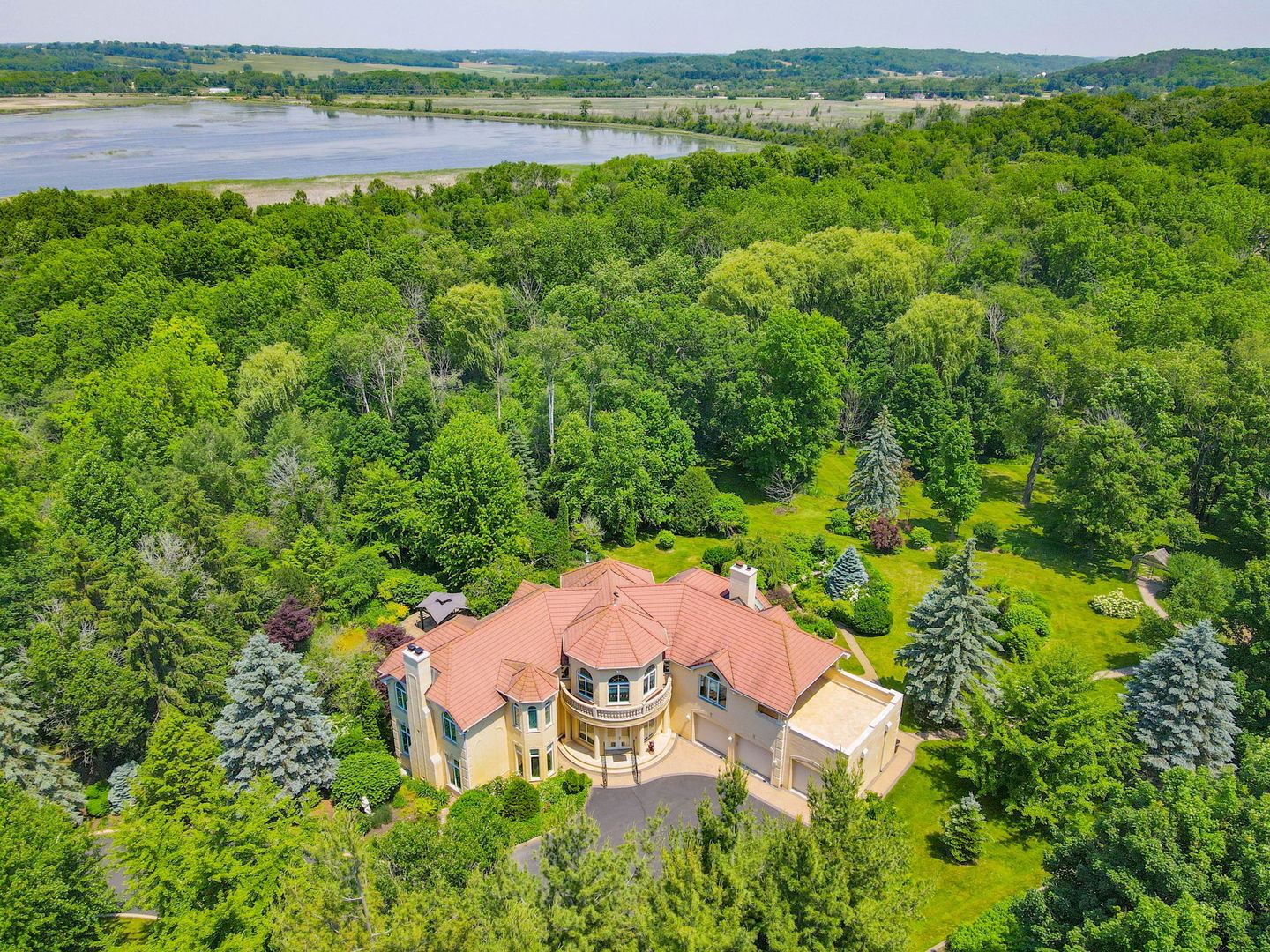 W3318 Lake Forest Lane, Lake Geneva, WI 53147