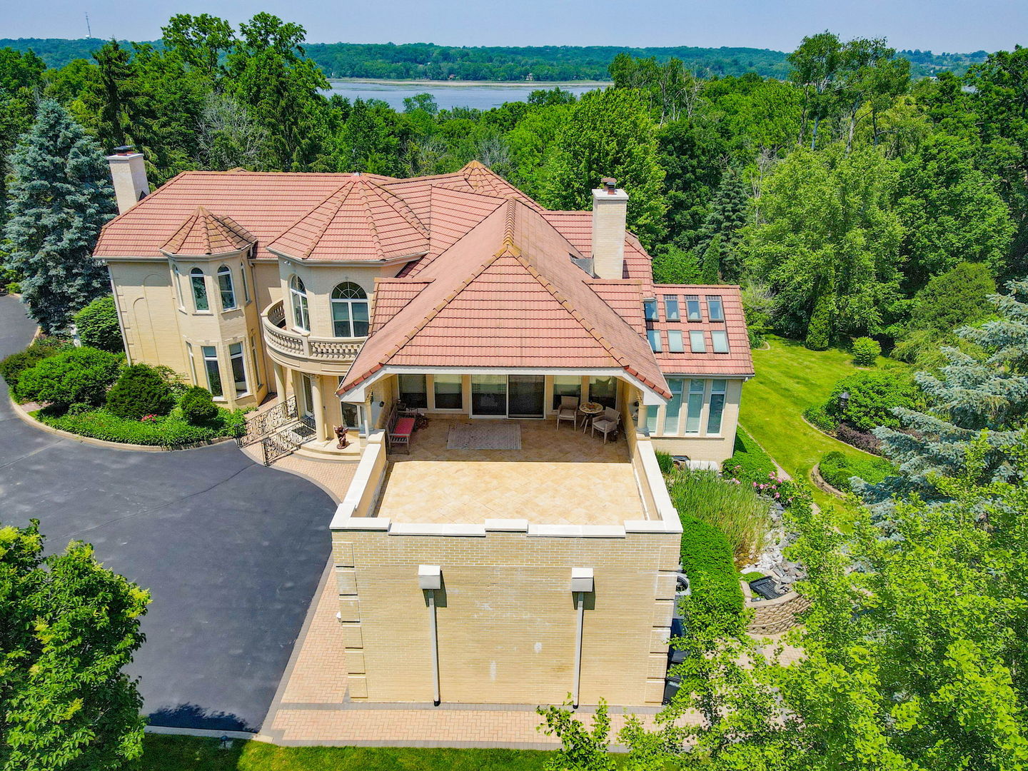 W3318 Lake Forest Lane, Lake Geneva, WI 53147