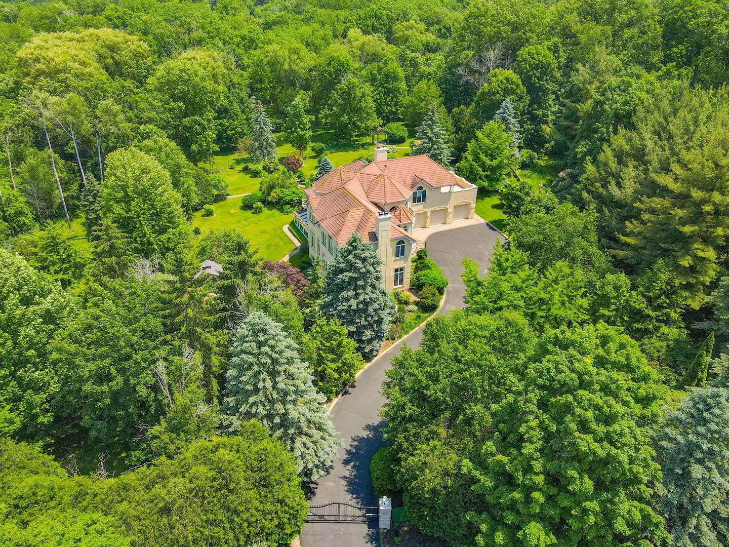 W3318 Lake Forest Lane, Lake Geneva, WI 53147