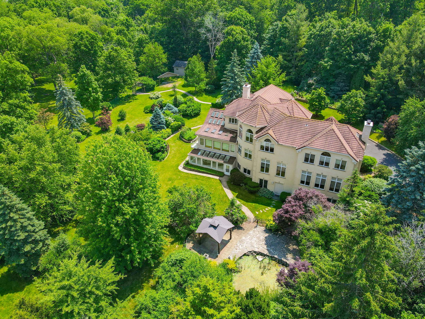 W3318 Lake Forest Lane, Lake Geneva, WI 53147