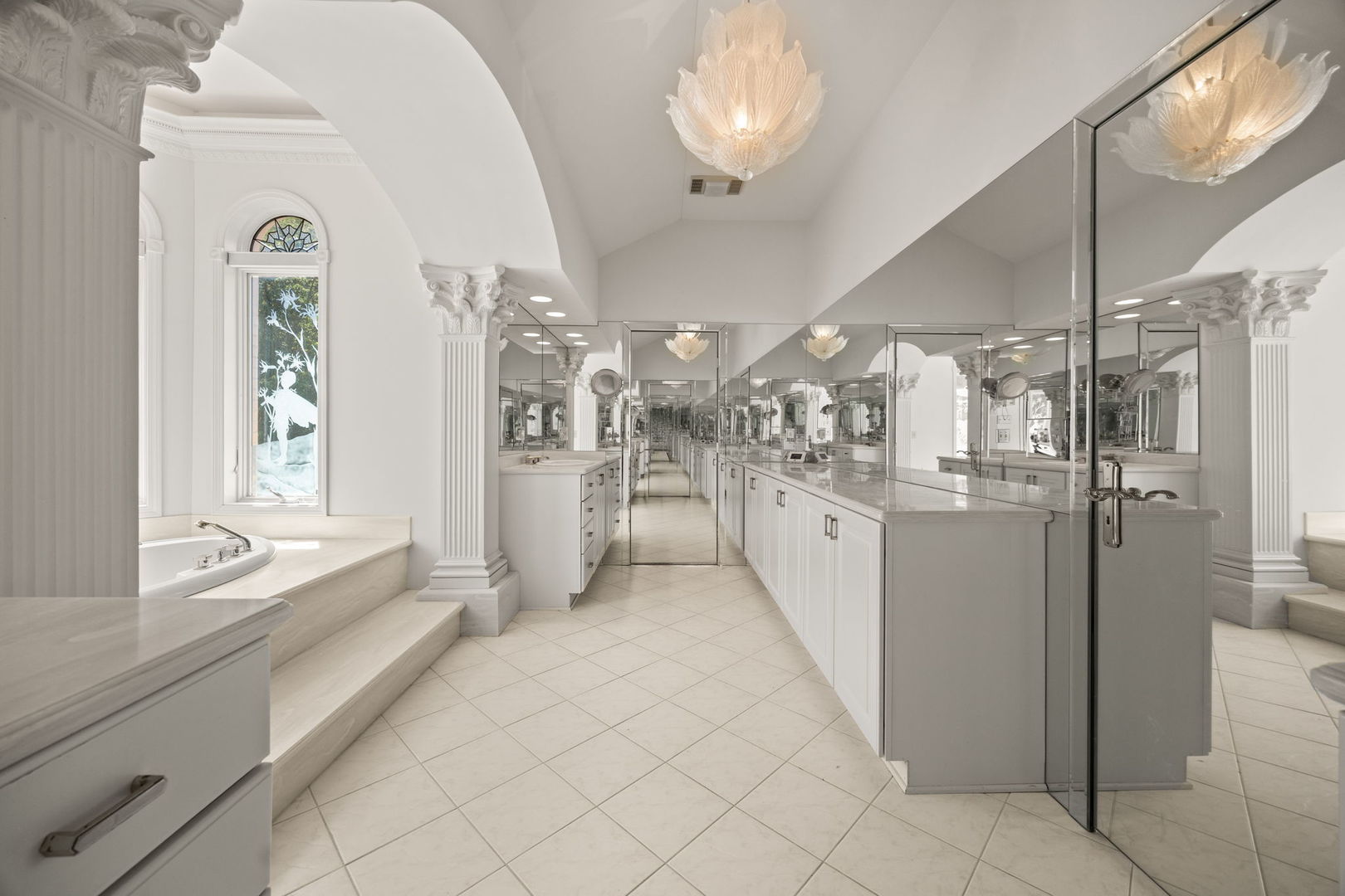 W3318 Lake Forest Lane, Lake Geneva, WI 53147