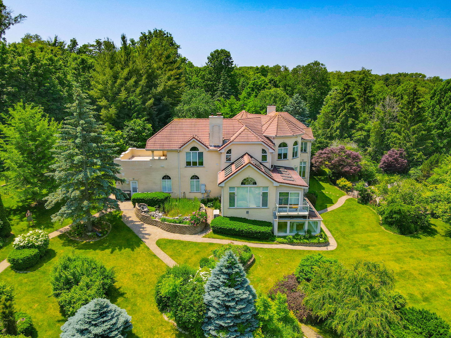 W3318 Lake Forest Lane, Lake Geneva, WI 53147