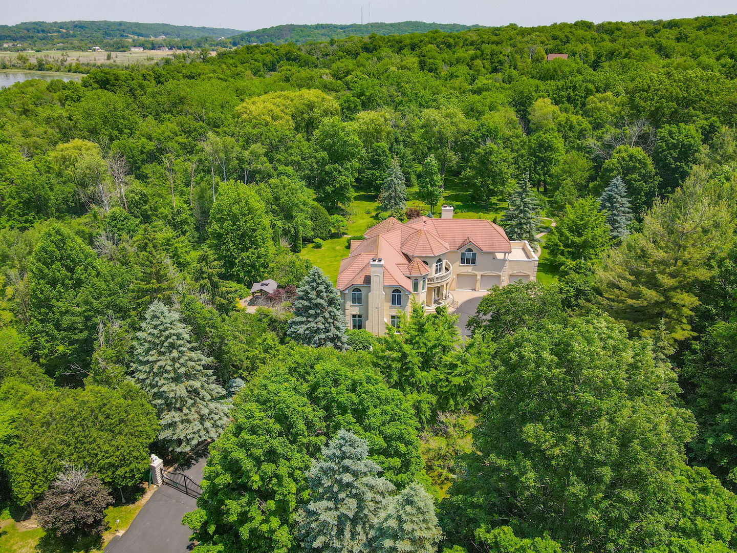 W3318 Lake Forest Lane, Lake Geneva, WI 53147