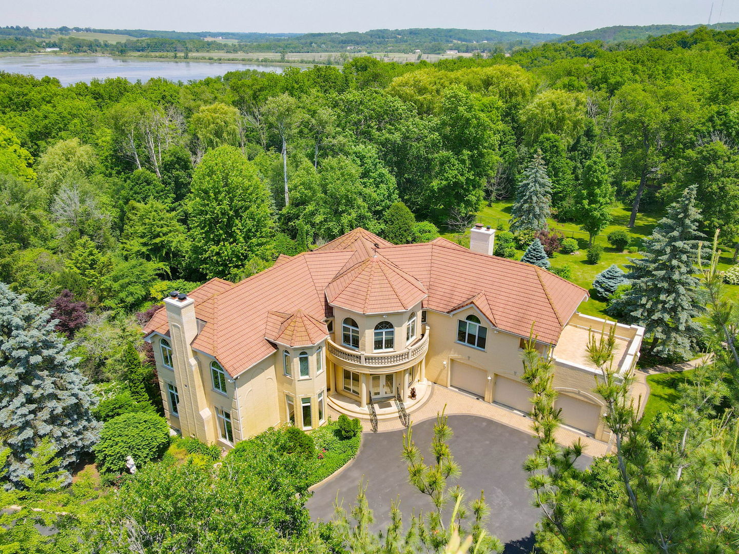 W3318 Lake Forest Lane, Lake Geneva, WI 53147