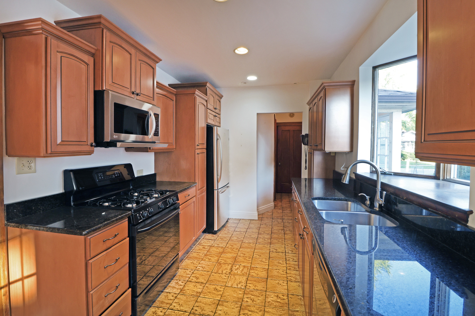 231 Lawton Road, Riverside, IL 60546