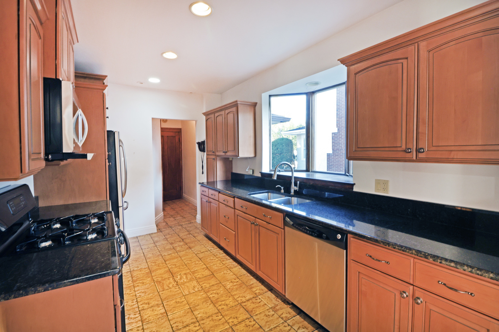 231 Lawton Road, Riverside, IL 60546