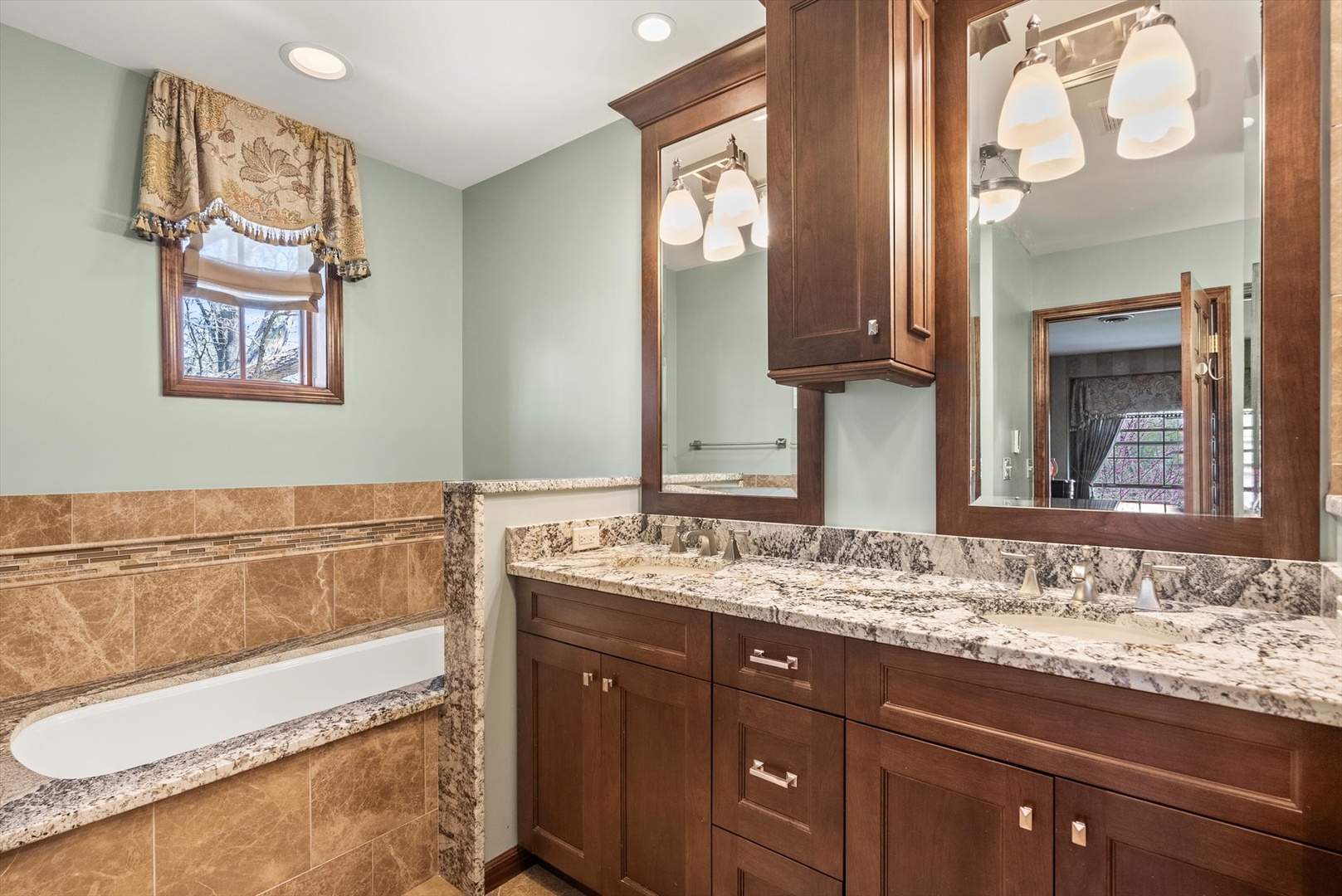 125 Grove Lane, Barrington, IL 60010