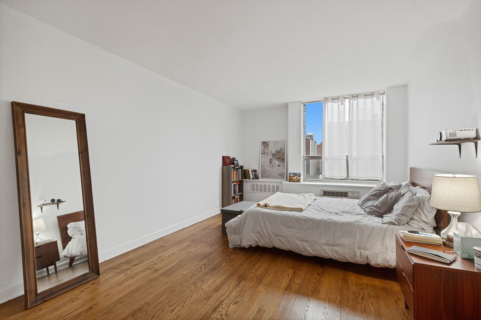 1355 N Sandburg Terrace #1206D, Chicago, IL 60610