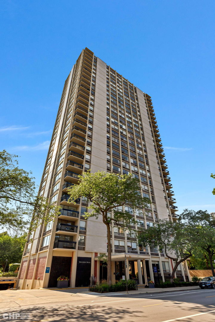 1355 N Sandburg Terrace #1206D, Chicago, IL 60610