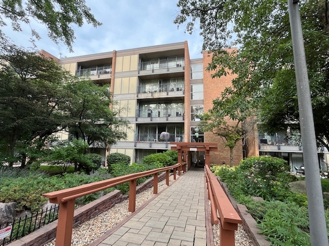 6020 Oakwood Drive #1G, Lisle, IL 60532