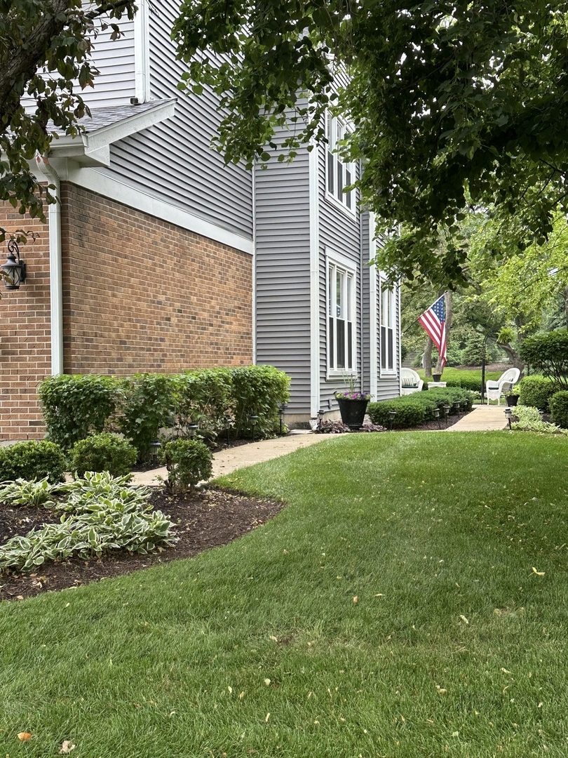 901 Heathrow Lane, Naperville, IL 60540