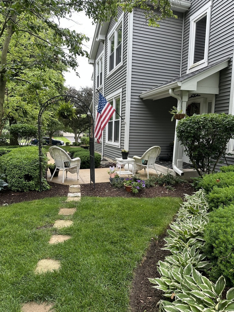 901 Heathrow Lane, Naperville, IL 60540