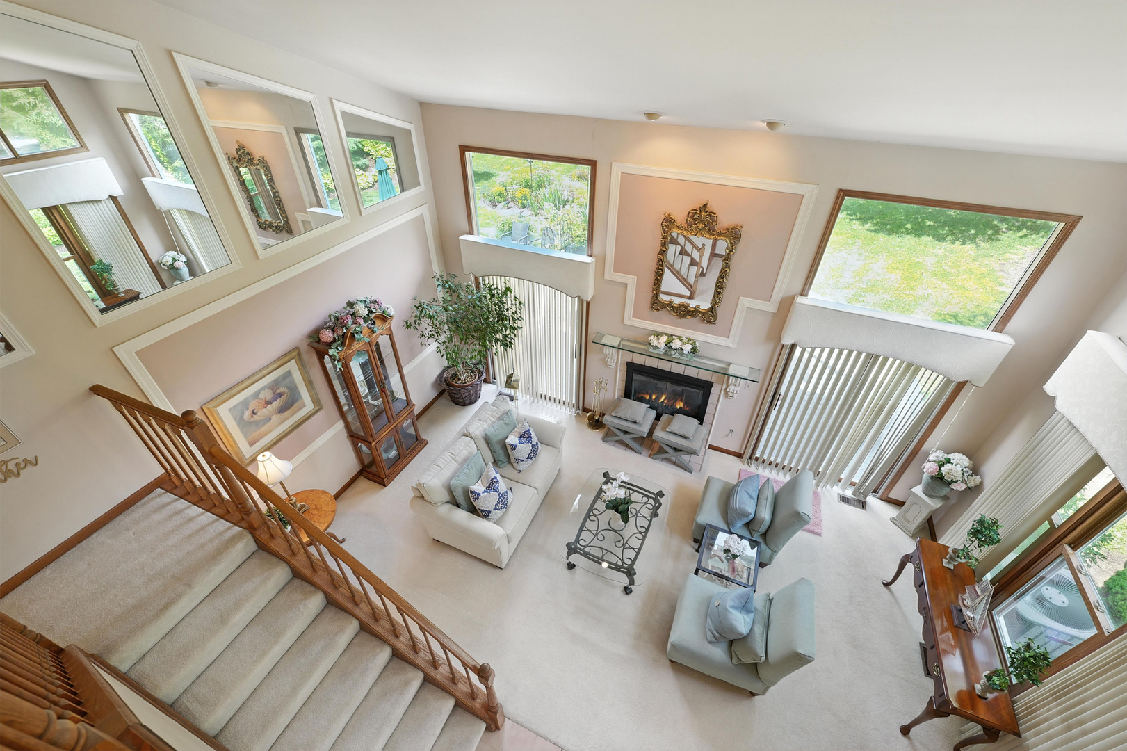 901 Heathrow Lane, Naperville, IL 60540