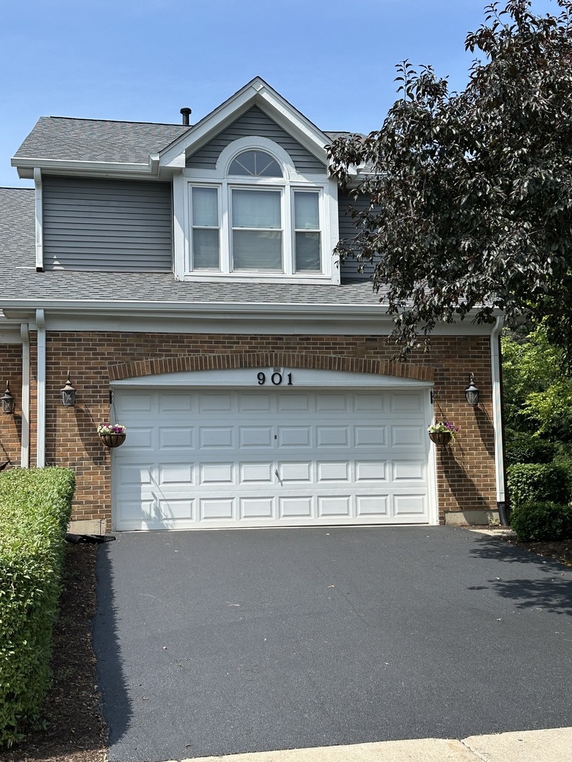 901 Heathrow Lane, Naperville, IL 60540