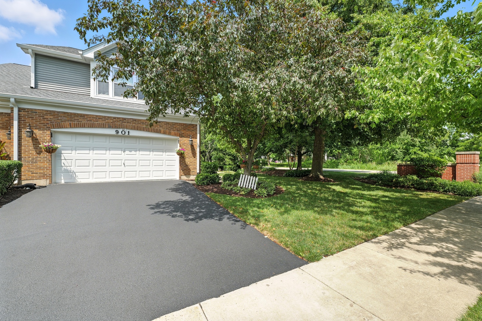 901 Heathrow Lane, Naperville, IL 60540