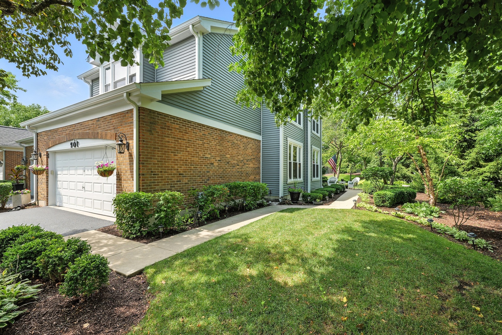 901 Heathrow Lane, Naperville, IL 60540