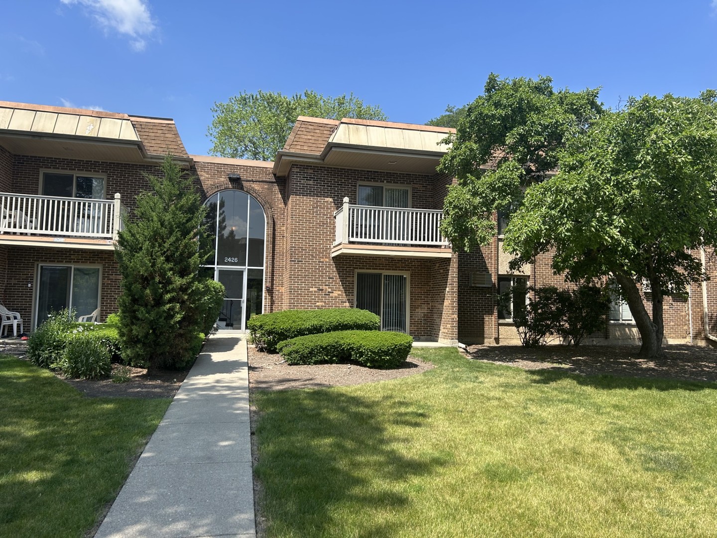 2426 N KENNICOTT Avenue #1D, Arlington Heights, IL 60004