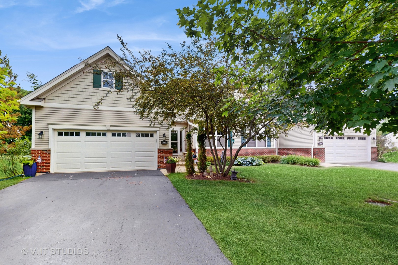 301 W Eagle Court, Waukegan, IL 60087