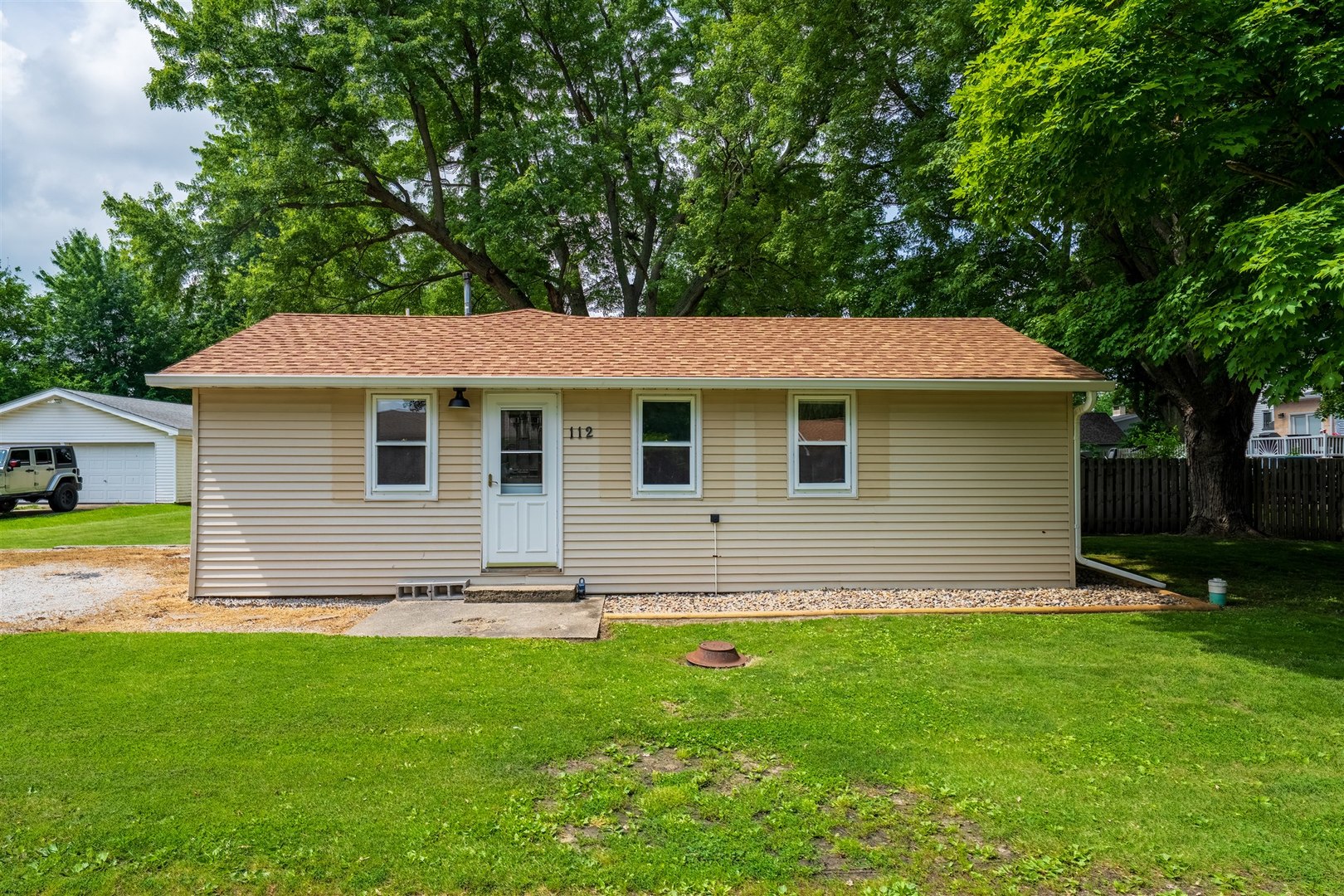 112 NW Adams Street, Hopedale, IL 61747