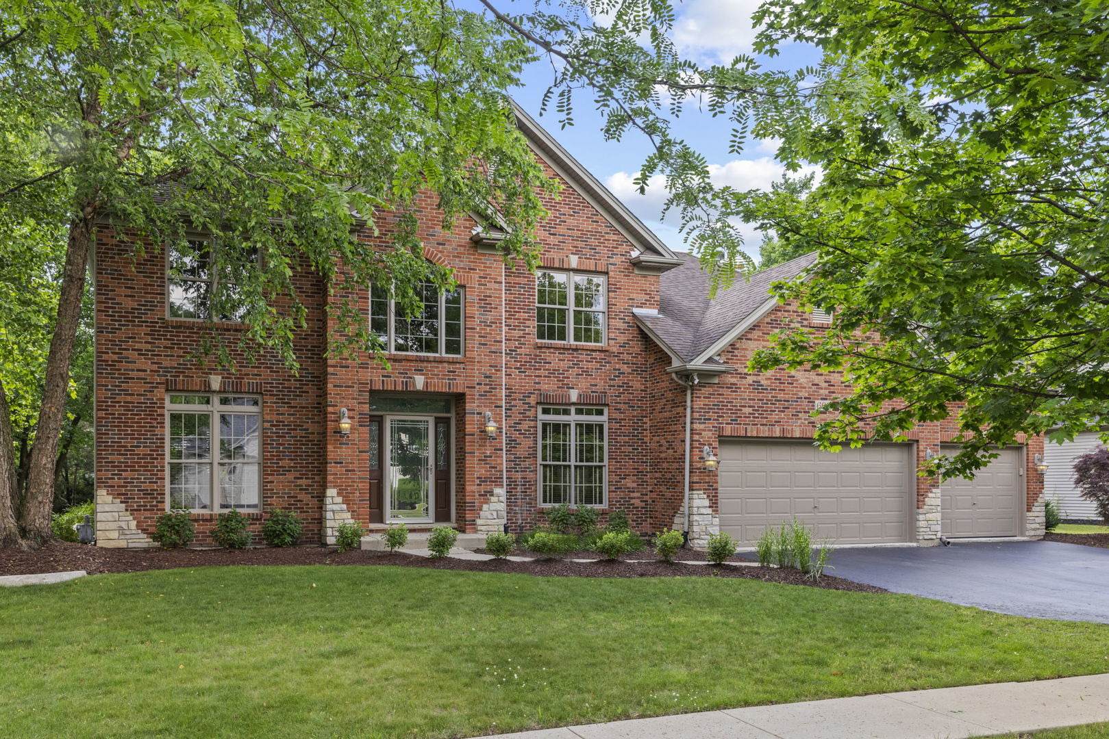 609 Spruce Court, Oswego, IL 60543