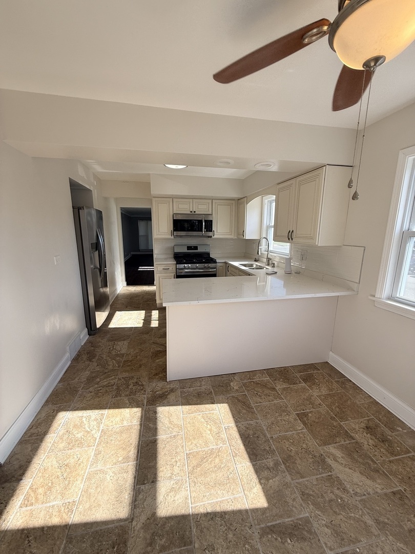 8958 S Oglesby Avenue, Chicago, IL 60617