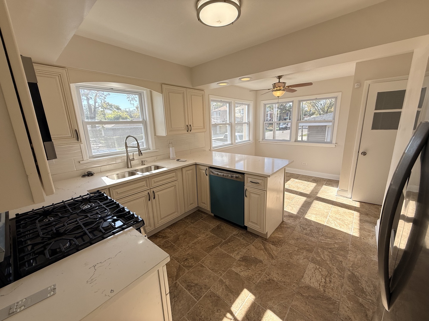 8958 S Oglesby Avenue, Chicago, IL 60617