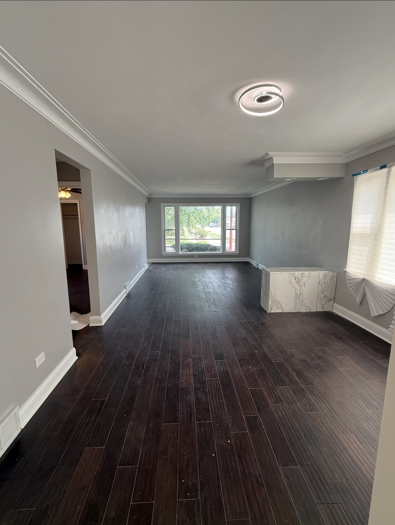 8958 S Oglesby Avenue, Chicago, IL 60617