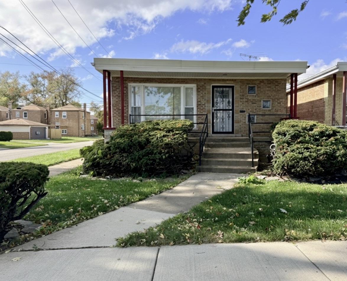 8958 S Oglesby Avenue, Chicago, IL 60617