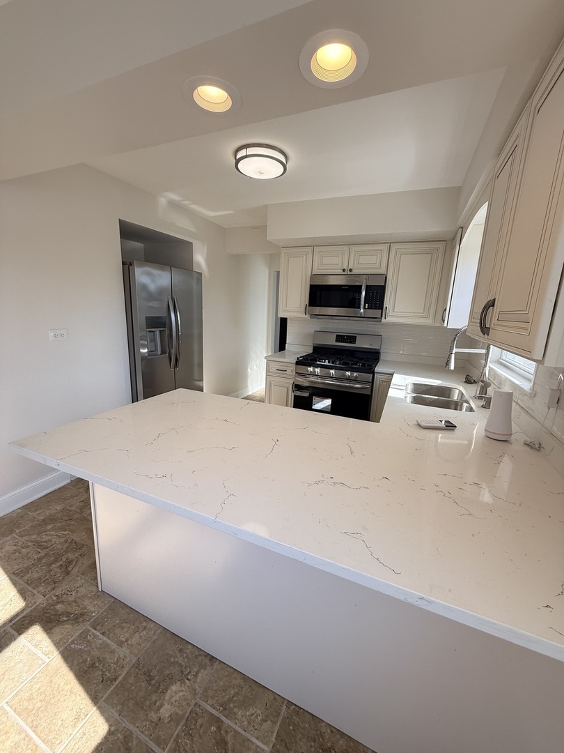 8958 S Oglesby Avenue, Chicago, IL 60617