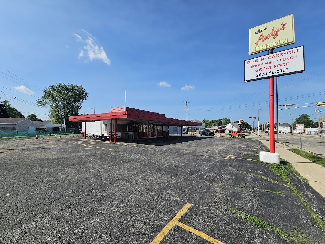 2929 Roosevelt Road, Kenosha, WI 53143