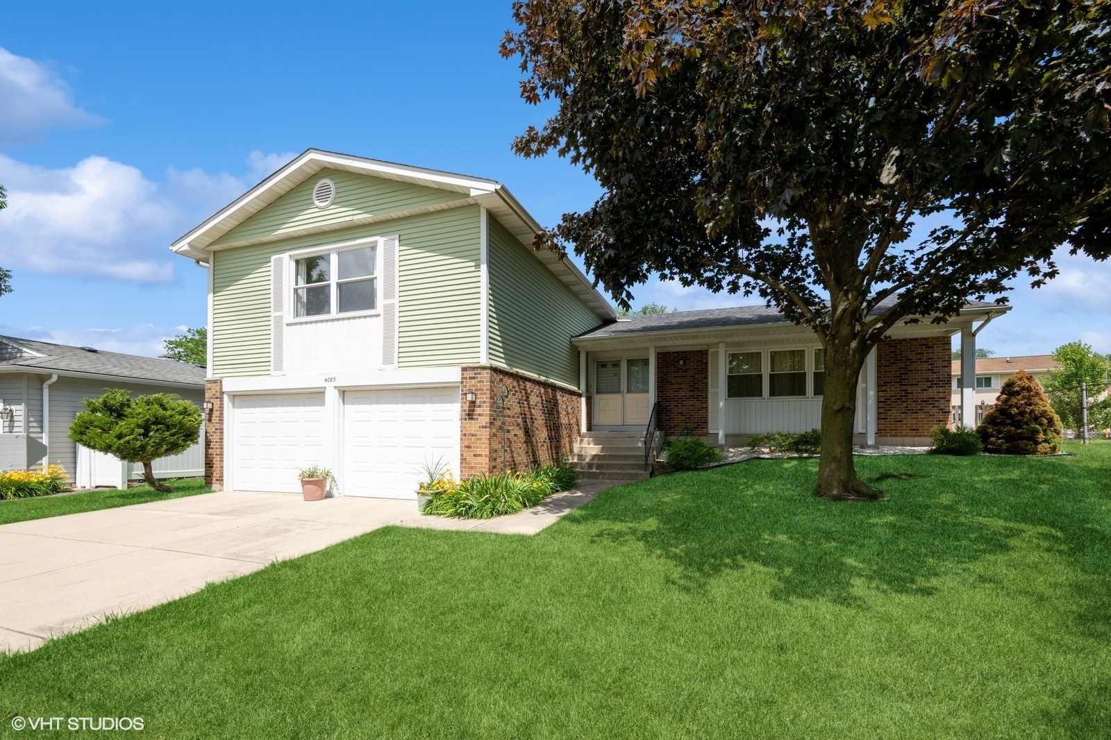 4085 N New Britton Drive, Hoffman Estates, IL 60192