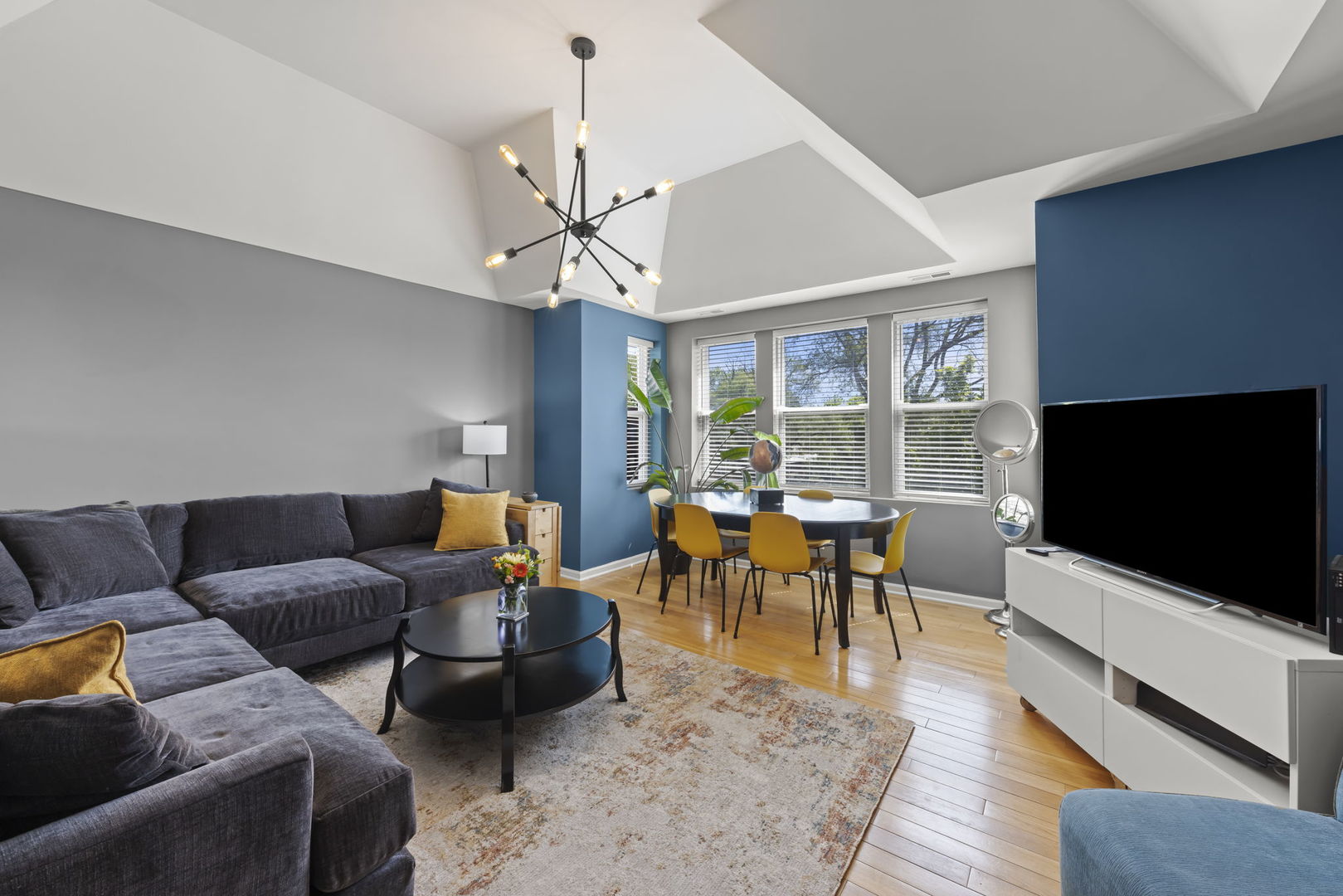 5054 N Troy Street #3, Chicago, IL 60625