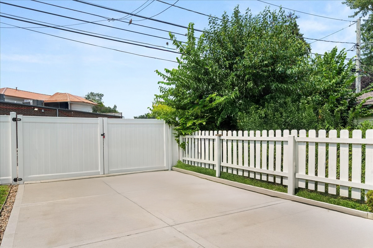 6840 N Keystone Avenue, Lincolnwood, IL 60712