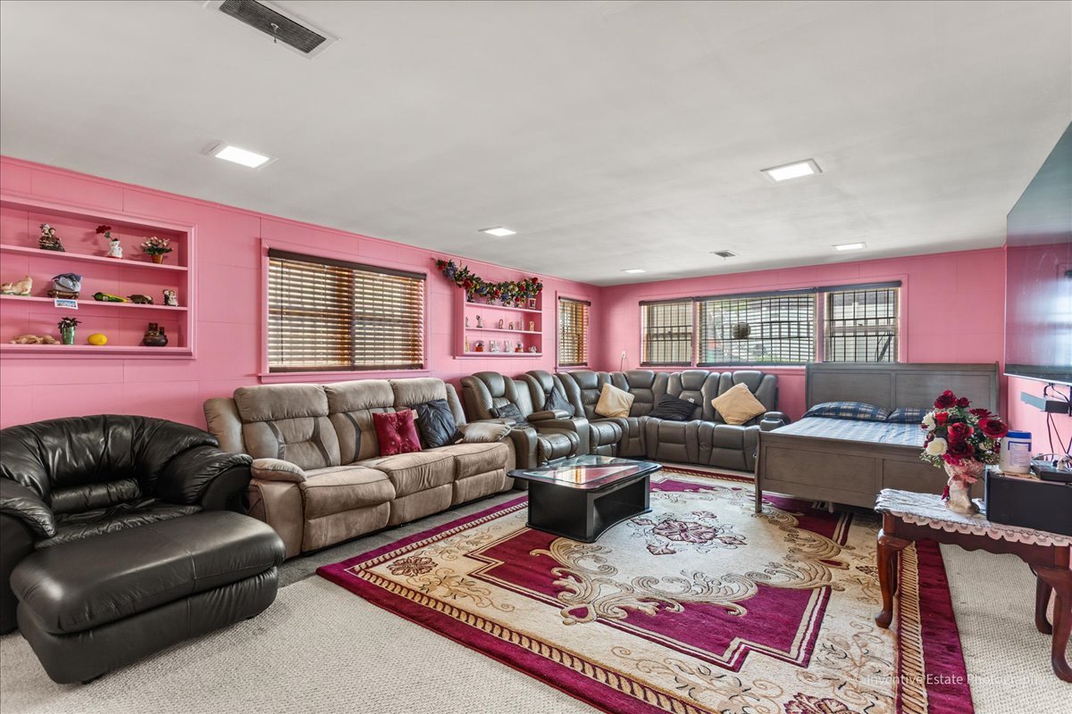 6840 N Keystone Avenue, Lincolnwood, IL 60712