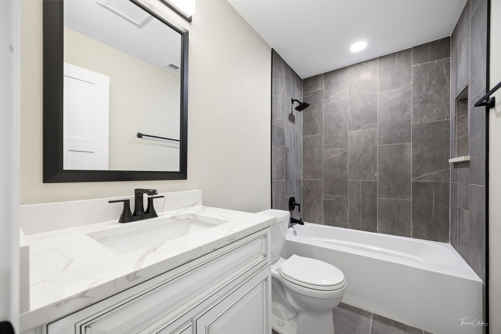 9704 Captains Drive, Algonquin, IL 60102