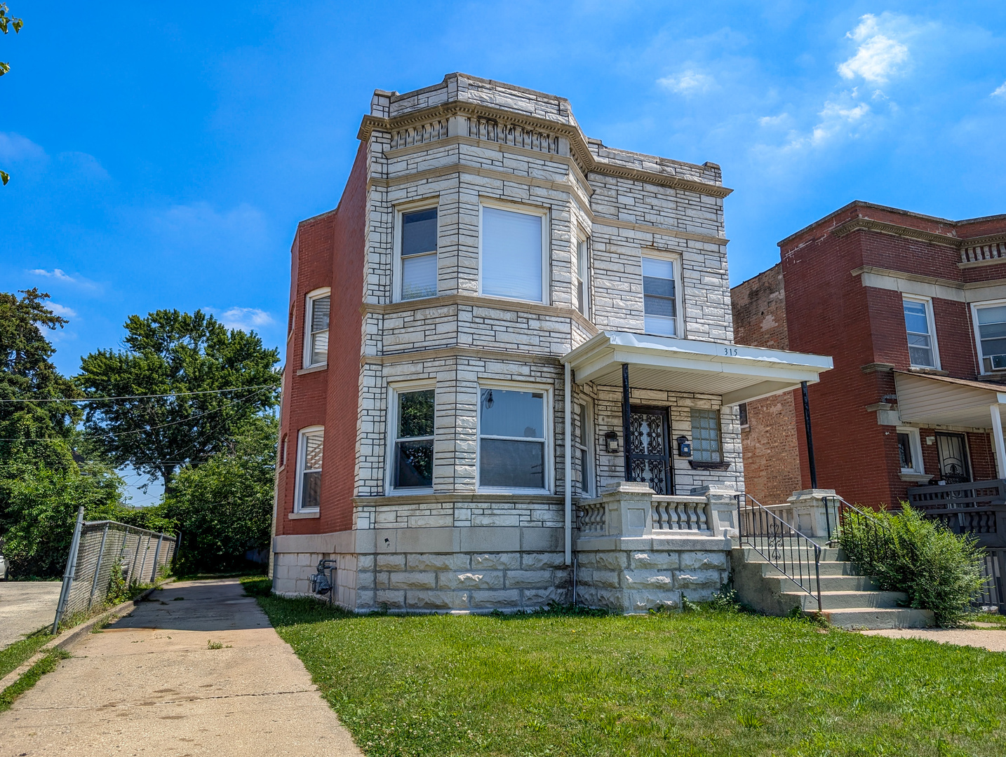 315 S 5th Avenue, Maywood, IL 60153