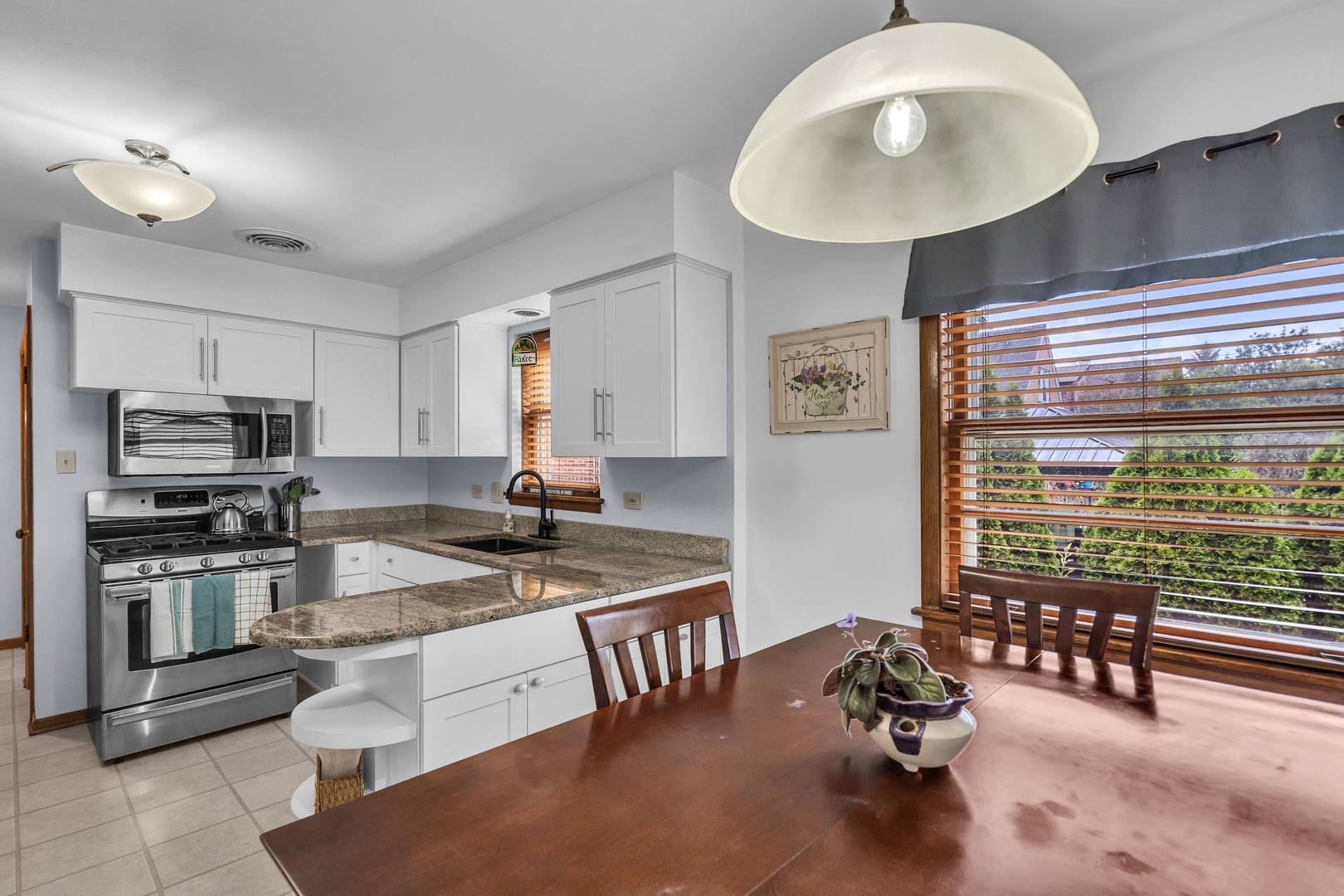 9226 S Utica Avenue, Evergreen Park, IL 60805