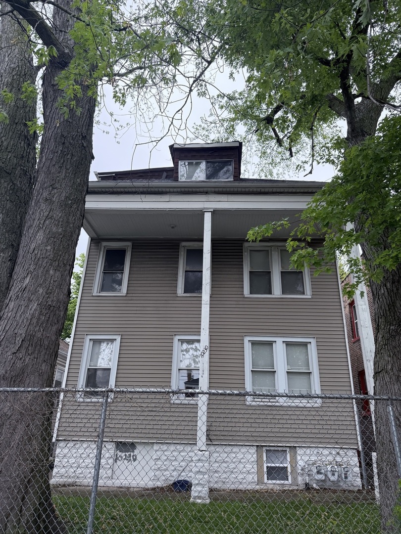 10230 S Yates Boulevard, Chicago, IL 60617