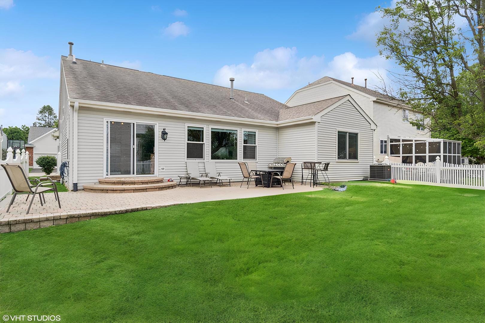 1028 Orchard Lake Drive, Aurora, IL 60506