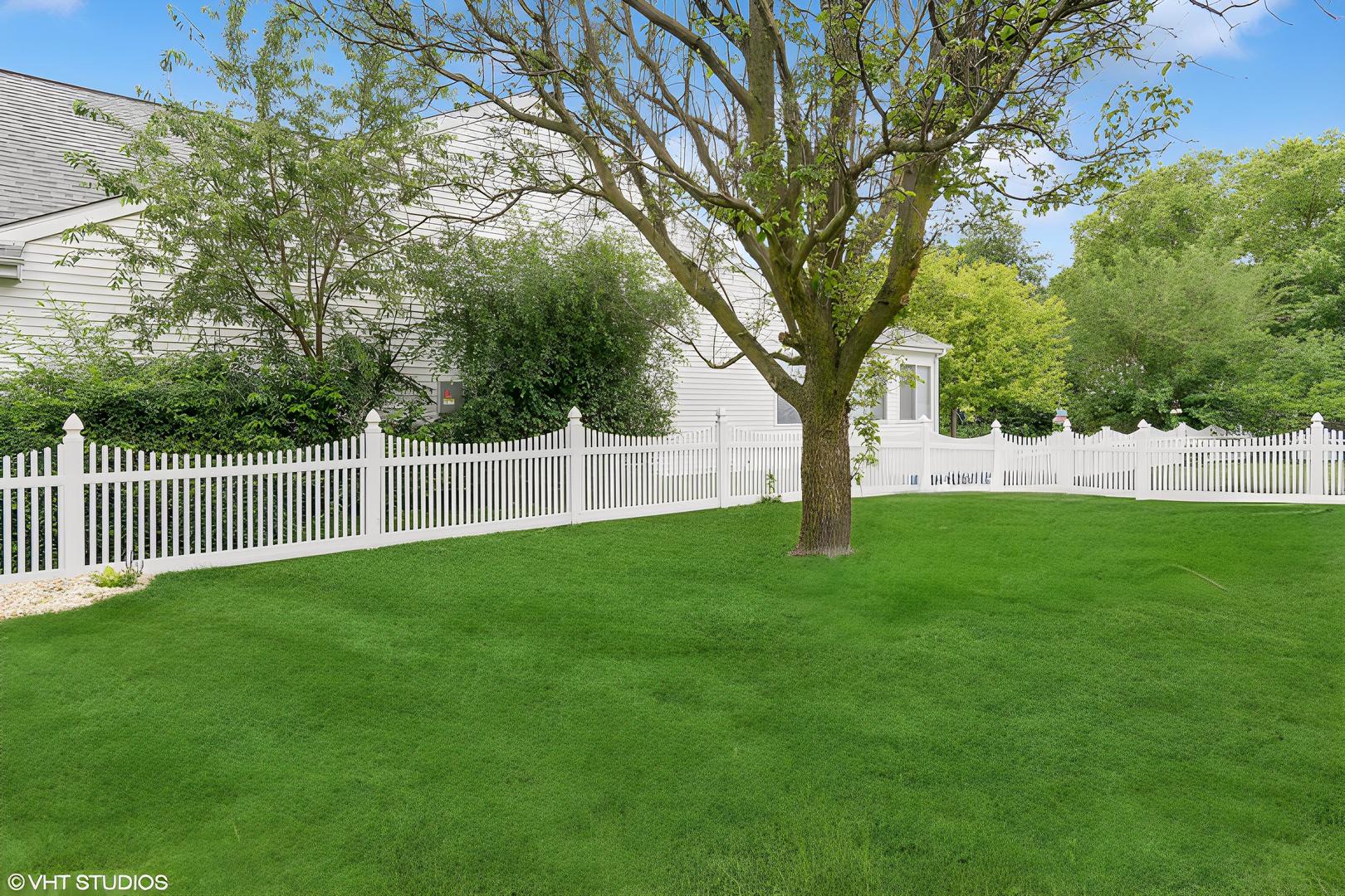 1028 Orchard Lake Drive, Aurora, IL 60506